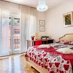 Re 1 Apartment