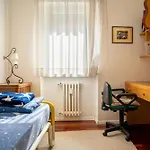Re 1 Apartment *
