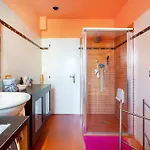 Re 1 Apartment *