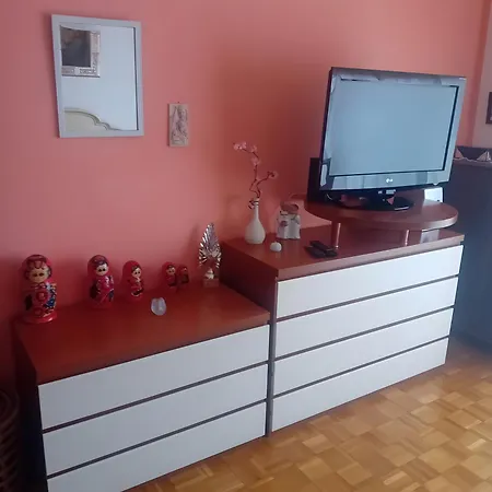 Re 1 Apartment *